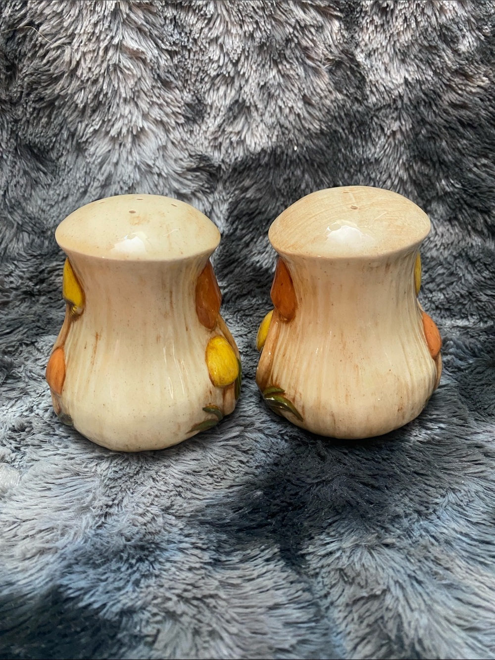 Vintage Hand-Painted Mushroom Ceramic Salt and Pepper Shakers - Yellow & Brown - Picture 4 of 16